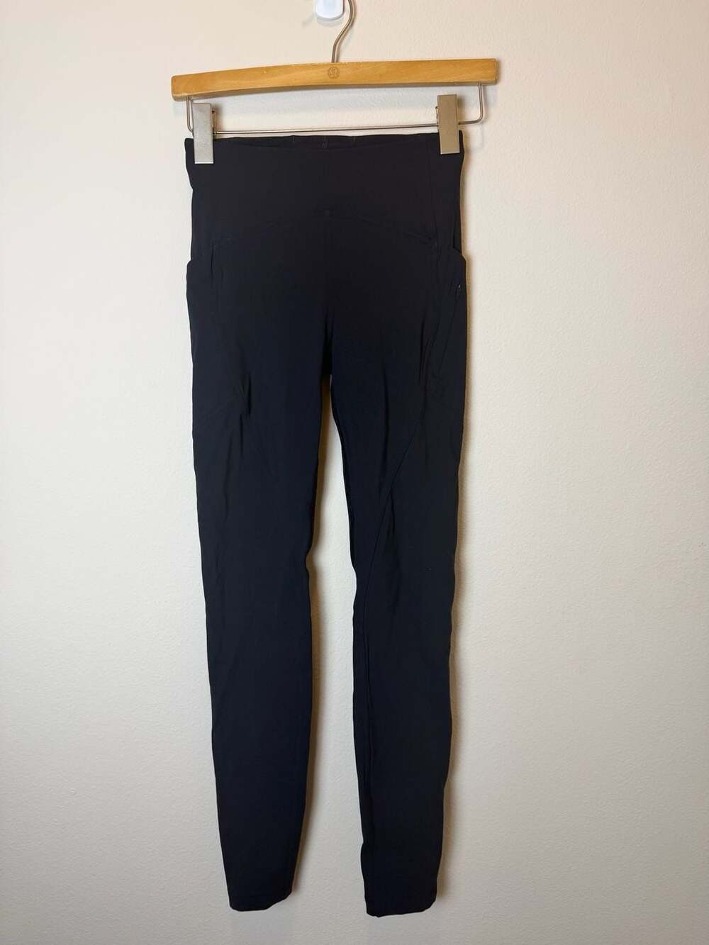 Lululemon Athletica Black Athletic Leggings with Side Pockets Size 2